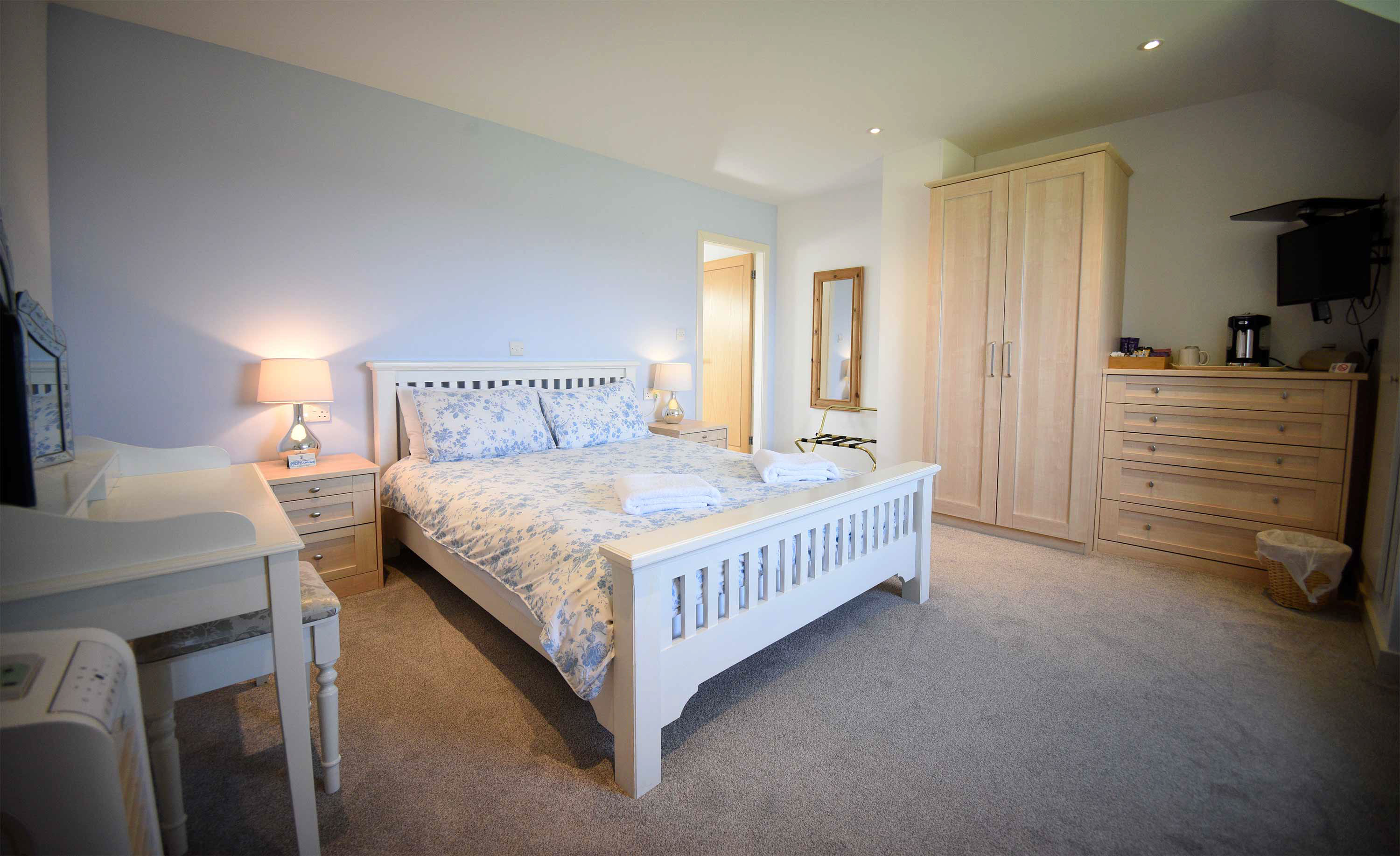 Smiddy Croft bed and breakfast accommodation in Broadford contains King size double beds with sea views