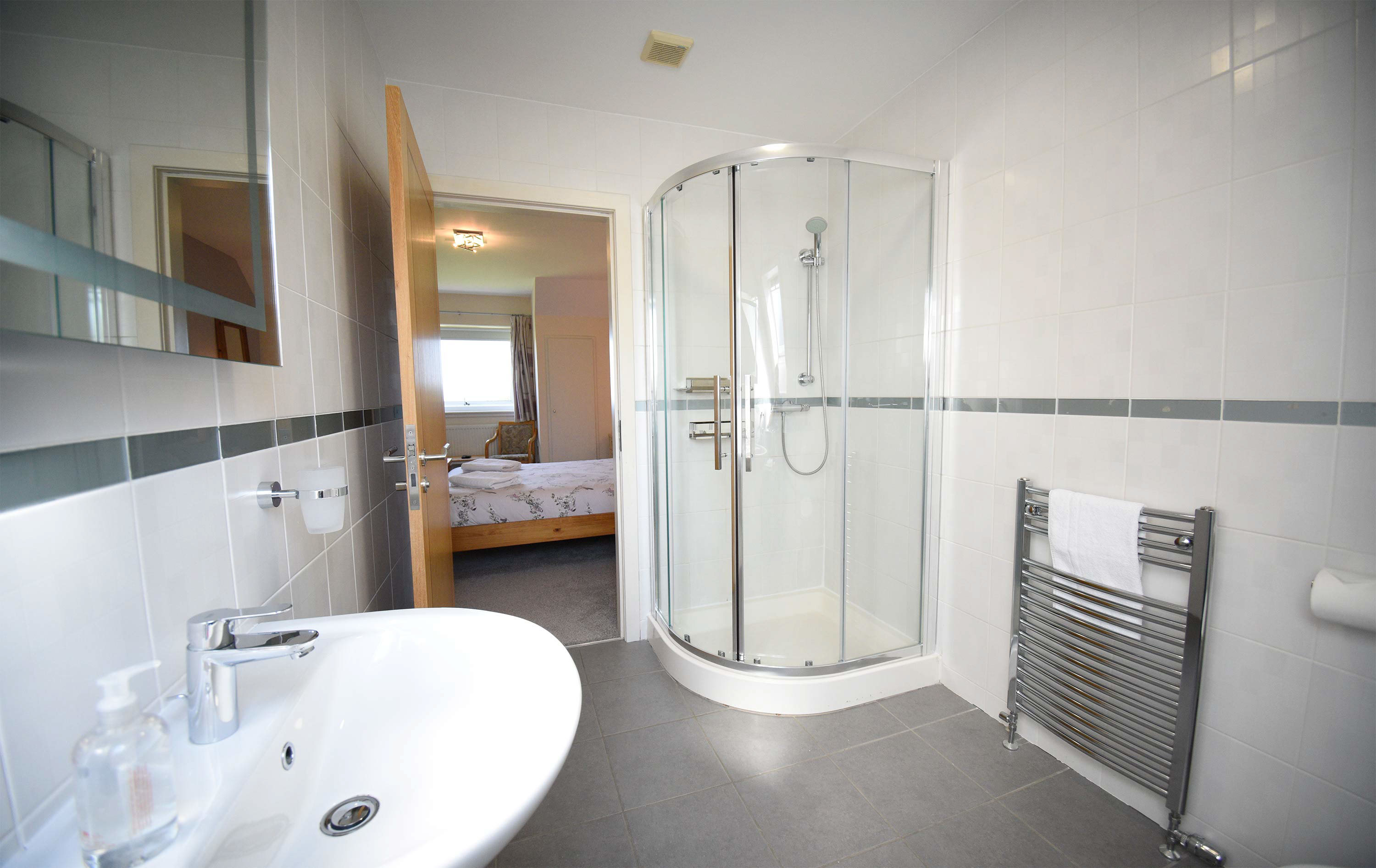 Smiddy Croft bed and breakfast accommodation in Broadford contains en suite shower rooms