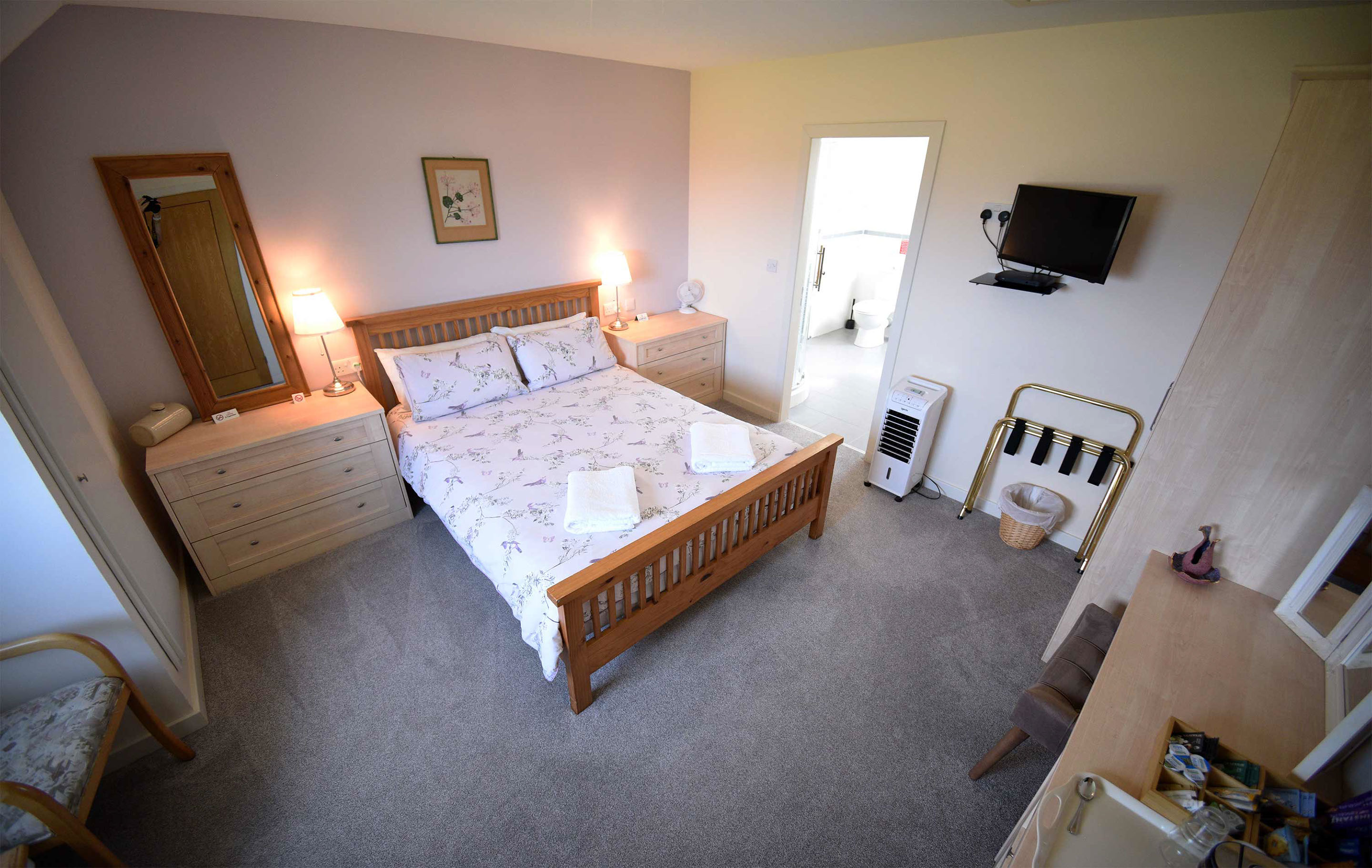 Smiddy Croft bed and breakfast accommodation in Broadford contains King size double rooms with en suite shower rooms