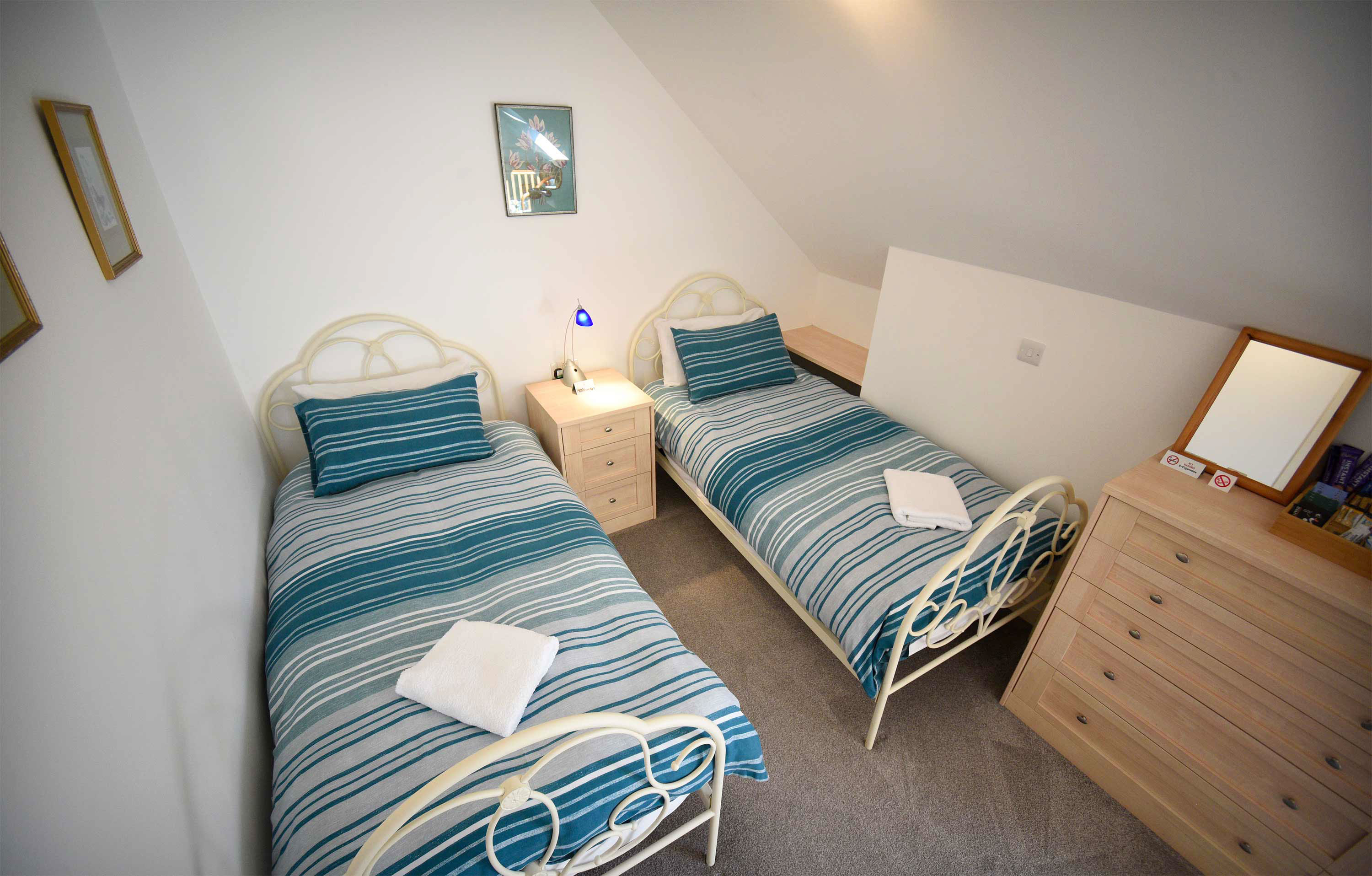 Smiddy Croft bed and breakfast accommodation contains a twin bedroom with WIFI internet and en suite bathroom
